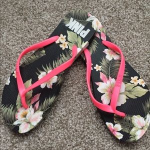 PINK flip flops. Size 7/8